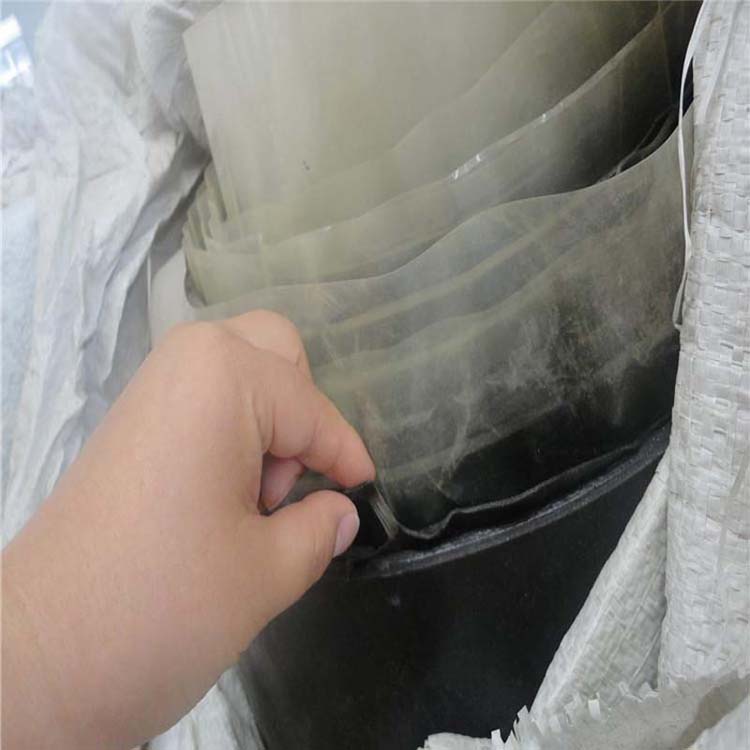 展开的SR防渗保护盖片是怎样施工的